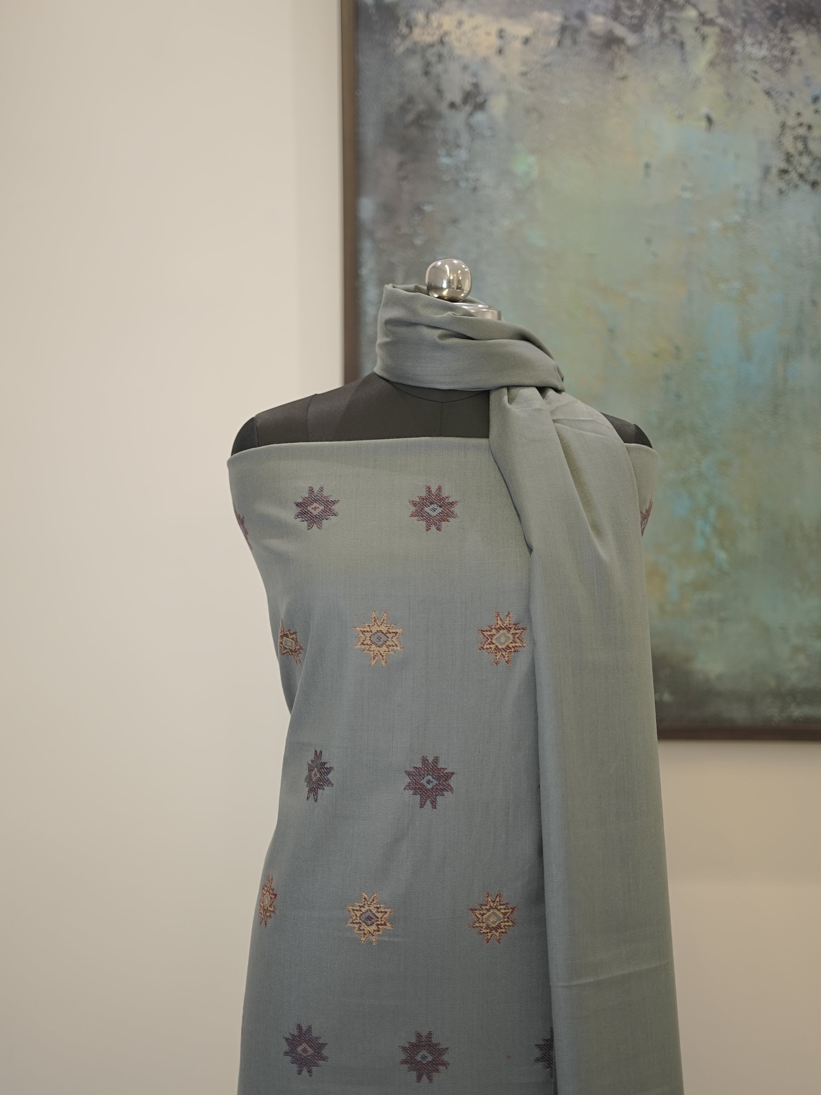 Cloud Grey Kullu Weaved Hem Semi Pashmina Winter Set