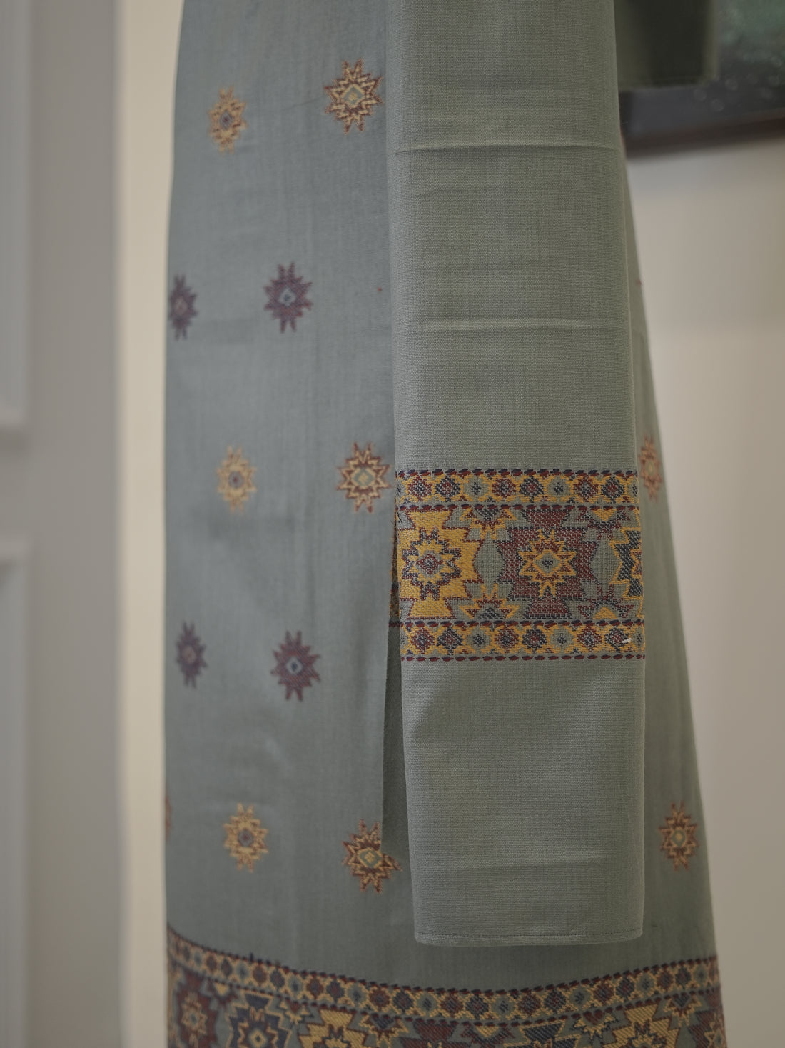 Cloud Grey Kullu Weaved Hem Semi Pashmina Winter Set