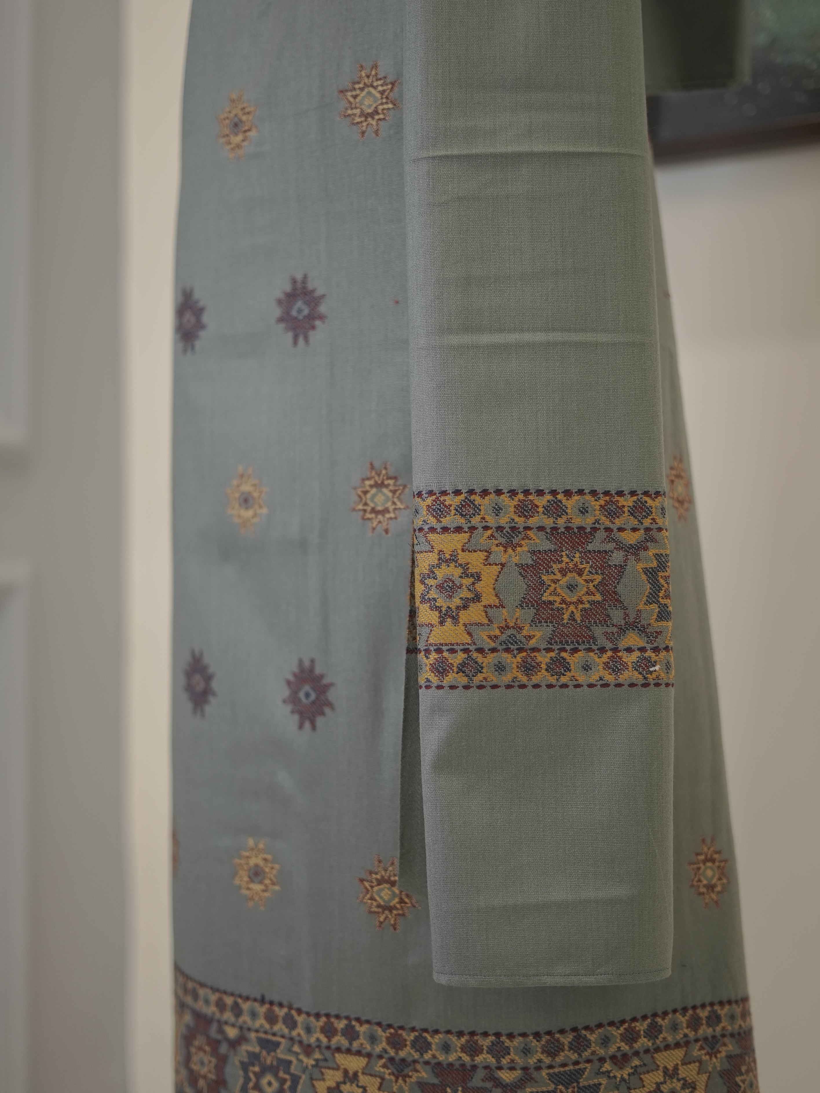 Cloud Grey Kullu Weaved Hem Semi Pashmina Winter Set